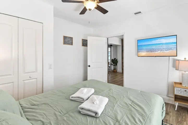33 Bedroom 02