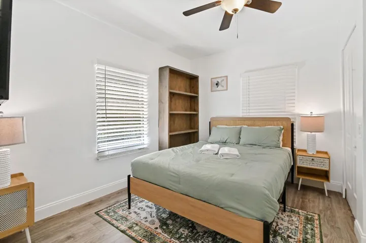 32 Bedroom 01
