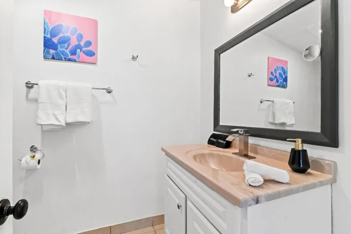 25 Bathroom 01
