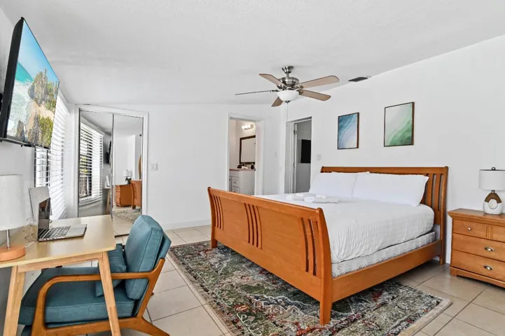 24 Bedroom 04