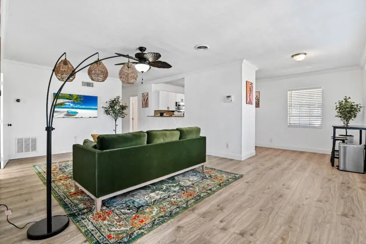06 Living room 01