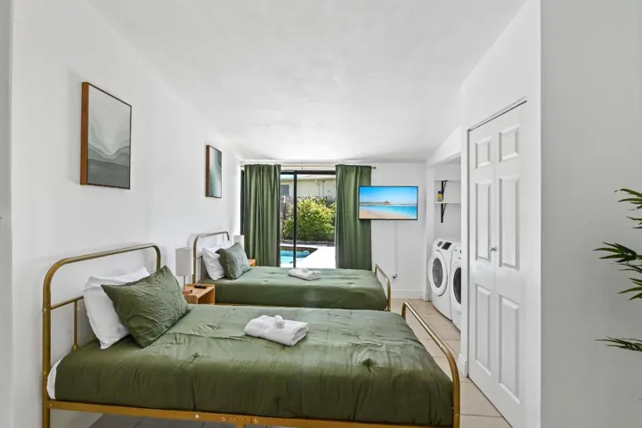 35 Bedroom 01
