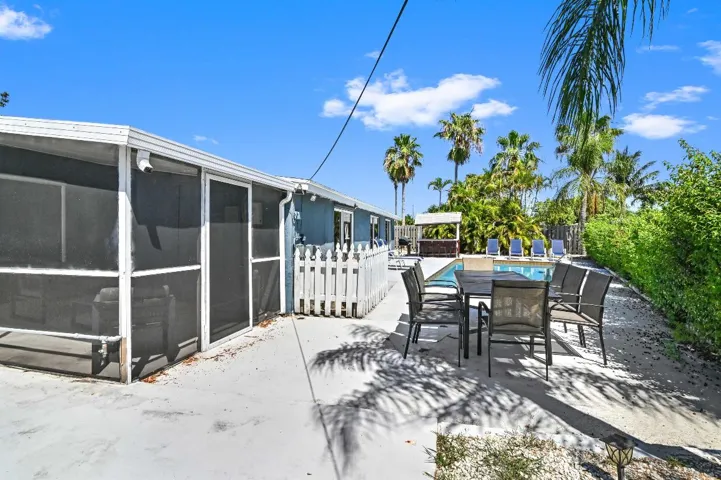 39 Backyard 02
