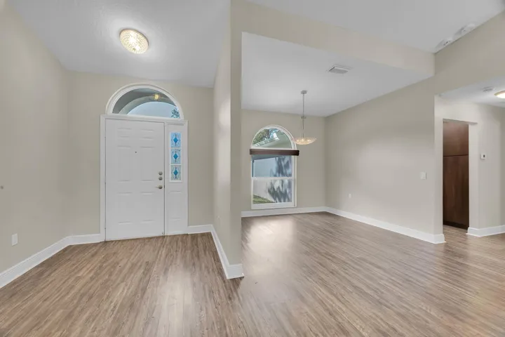 Entry & Dining
