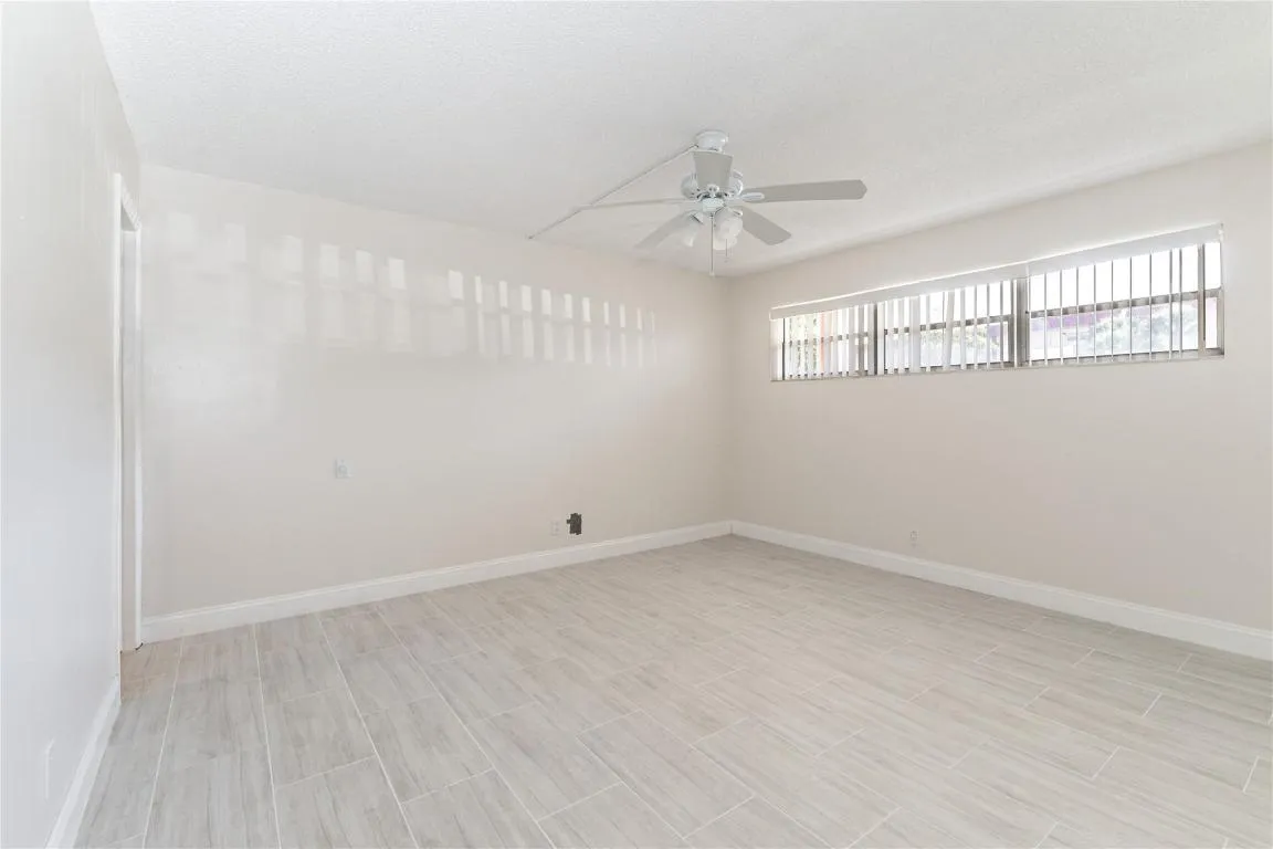 HOLLYBROOK BED ROOM