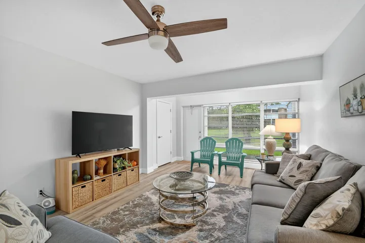 2411 papaya dr lr