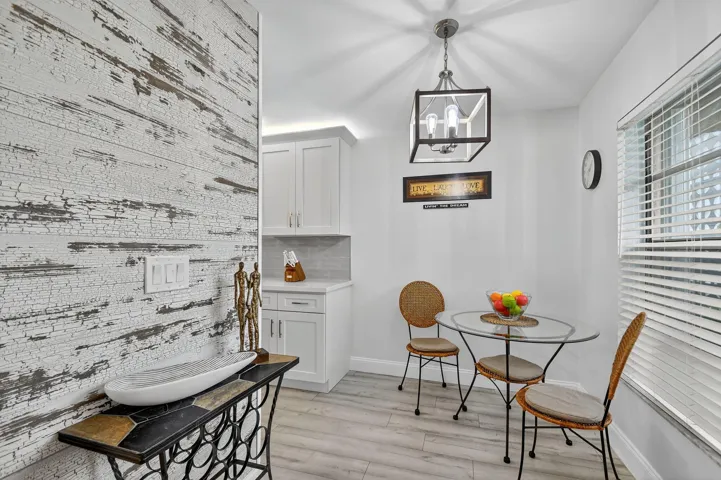 2411 papaya dr dining