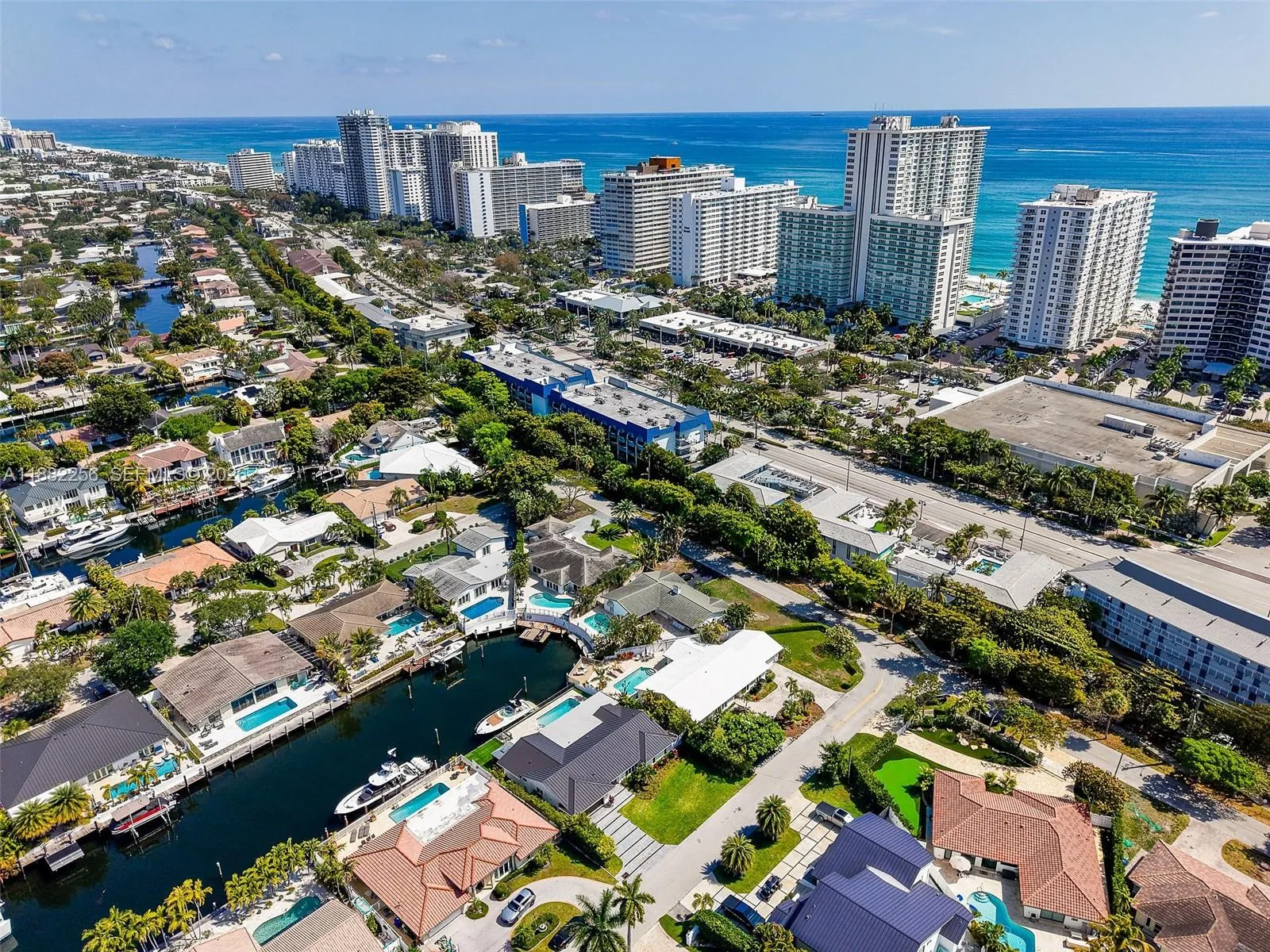 Walking distance to the beach and direct access to intracoastal by boat.