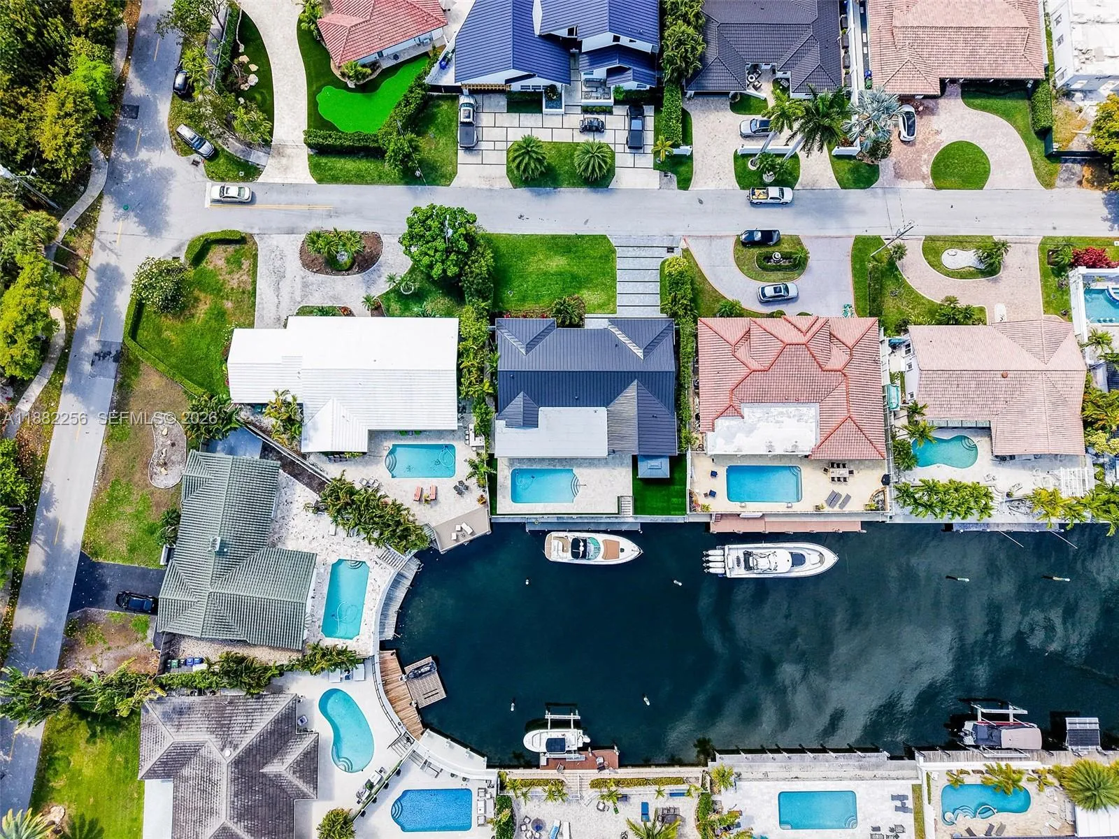 Quiet cul de sac with 80ft deepwater dock, no fixed bridges and direct access to intracoastal