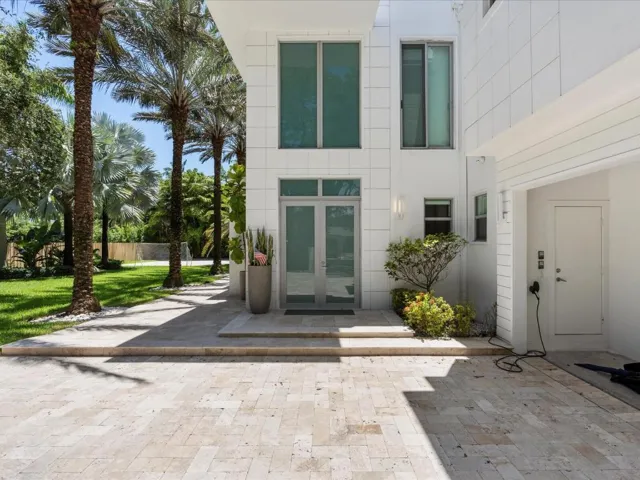 06-Exterior Front