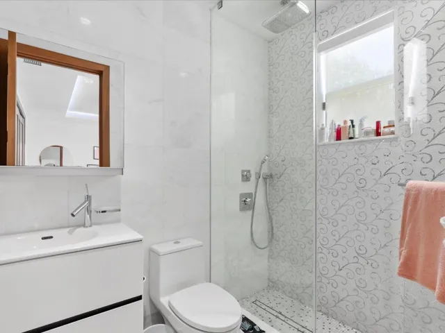 85-Bathroom