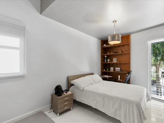 86-Bedroom