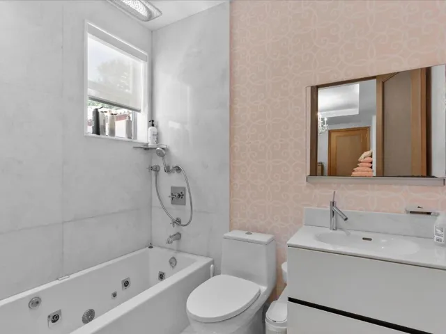 82-Bathroom