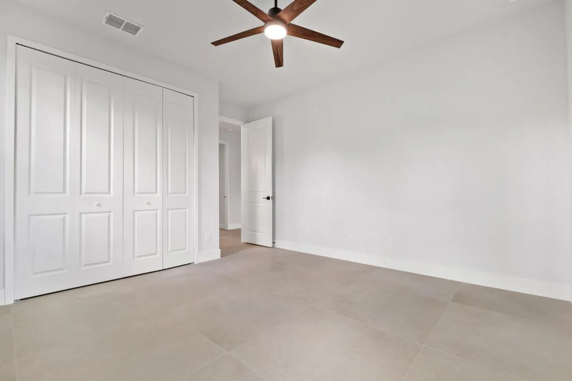 Guest Bedroom 04