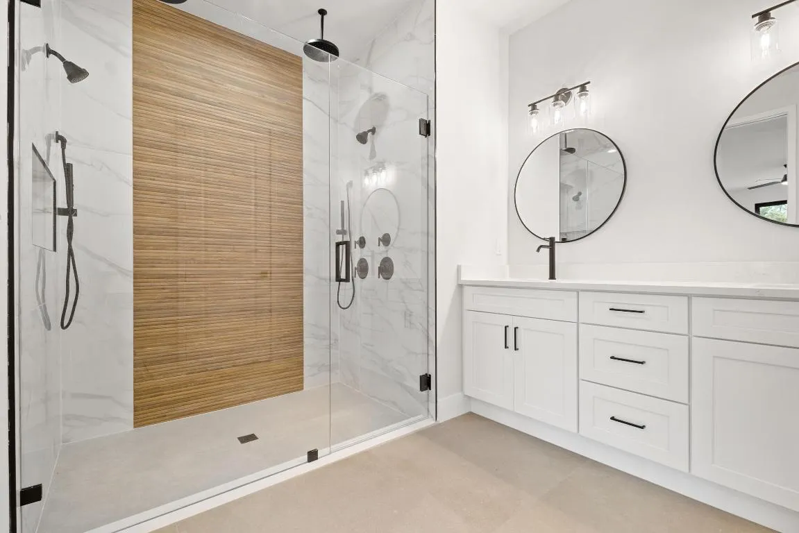 master bathroom 3