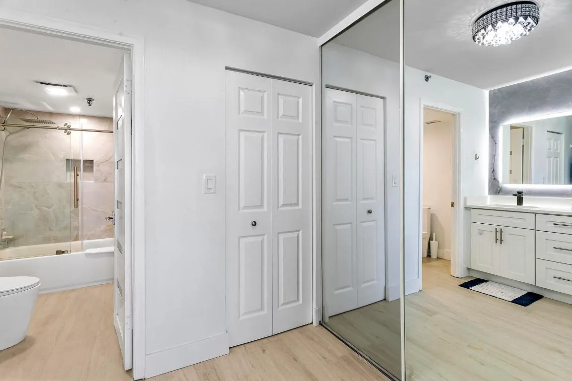 20 Multiple Primary Closets