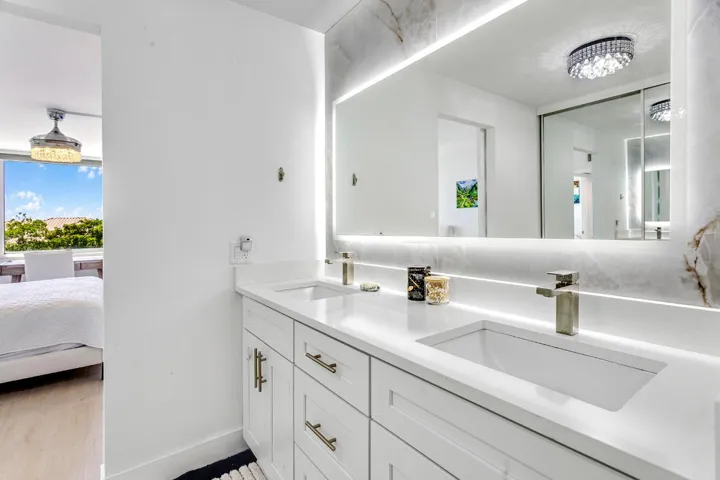 18 Stunning Double Vanity Design