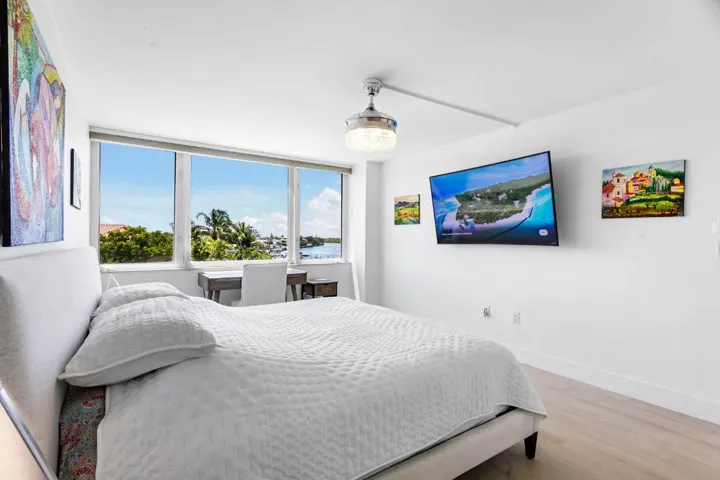 14 Stunning Primary Suite & Views