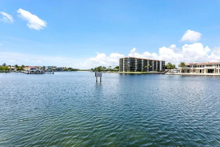 26 Surrounded By Water Views