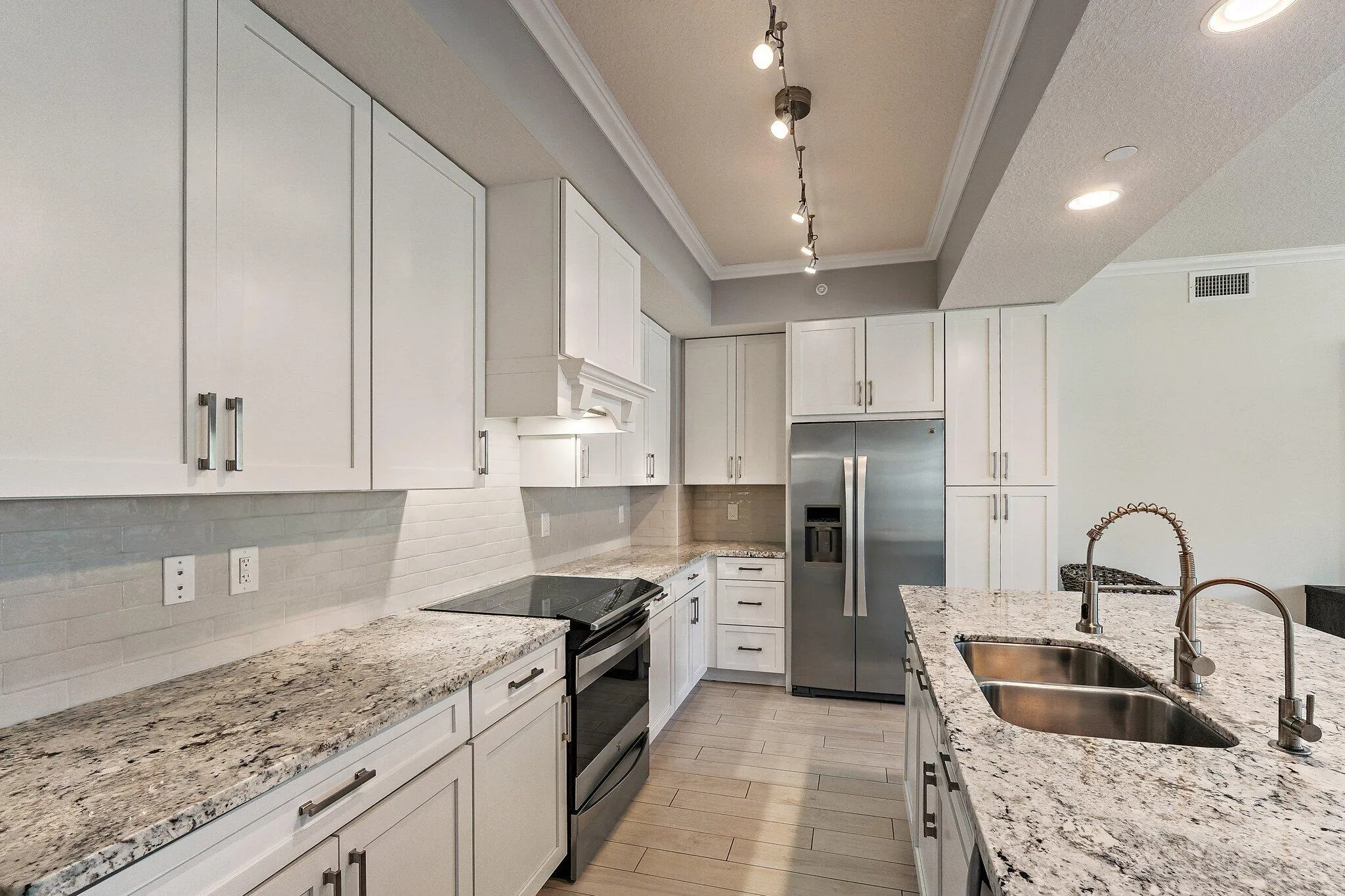 041-411BayColonyDrN-JunoBeach-SMALL