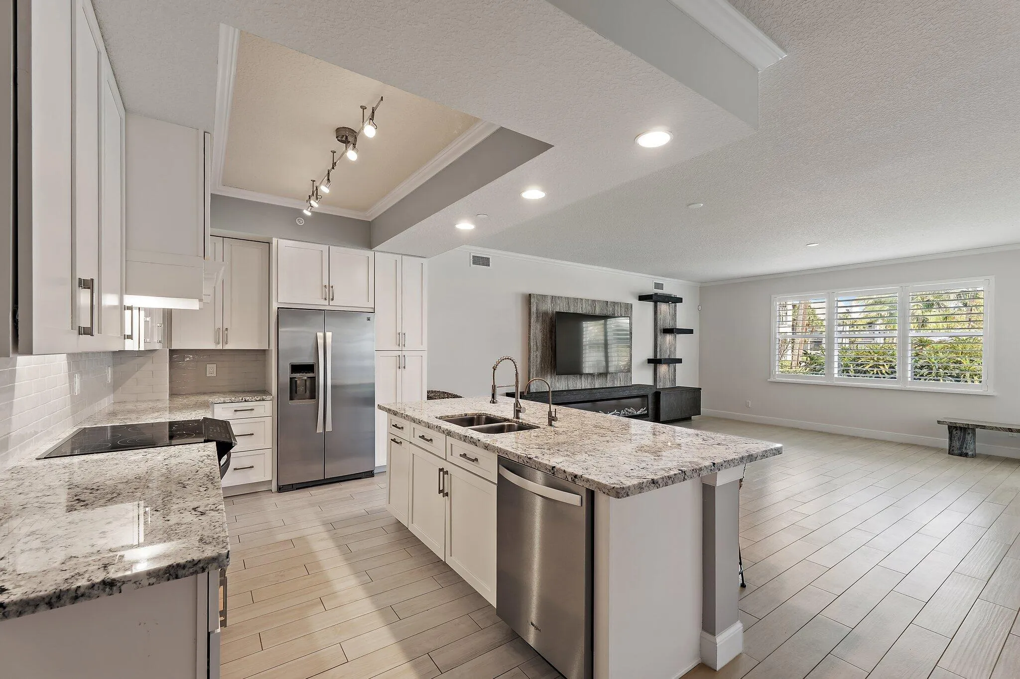 040-411BayColonyDrN-JunoBeach-SMALL