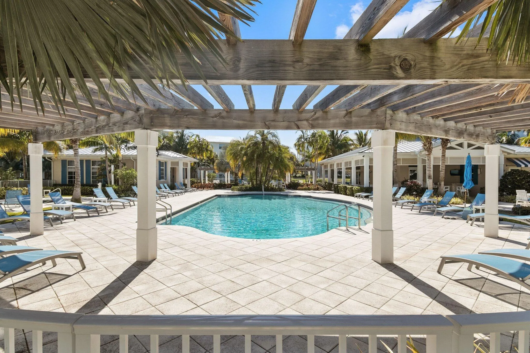 069-411BayColonyDrN-JunoBeach-SMALL