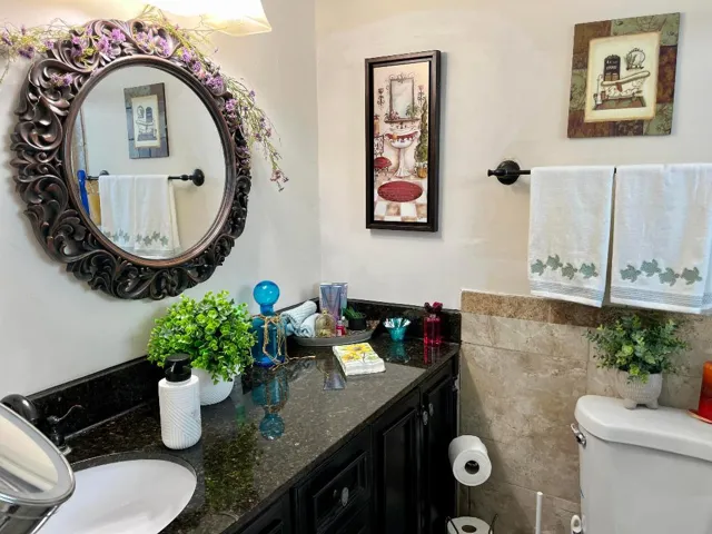 25. Bathroom 02