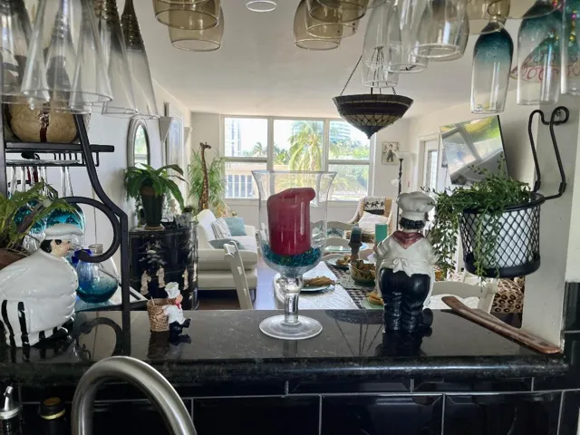 13. Kitchen 06