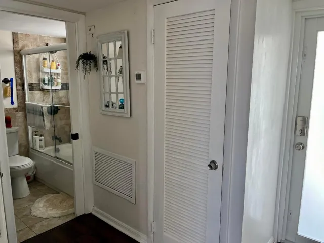 24. Bathroom 01