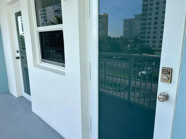 29. Entrance 01