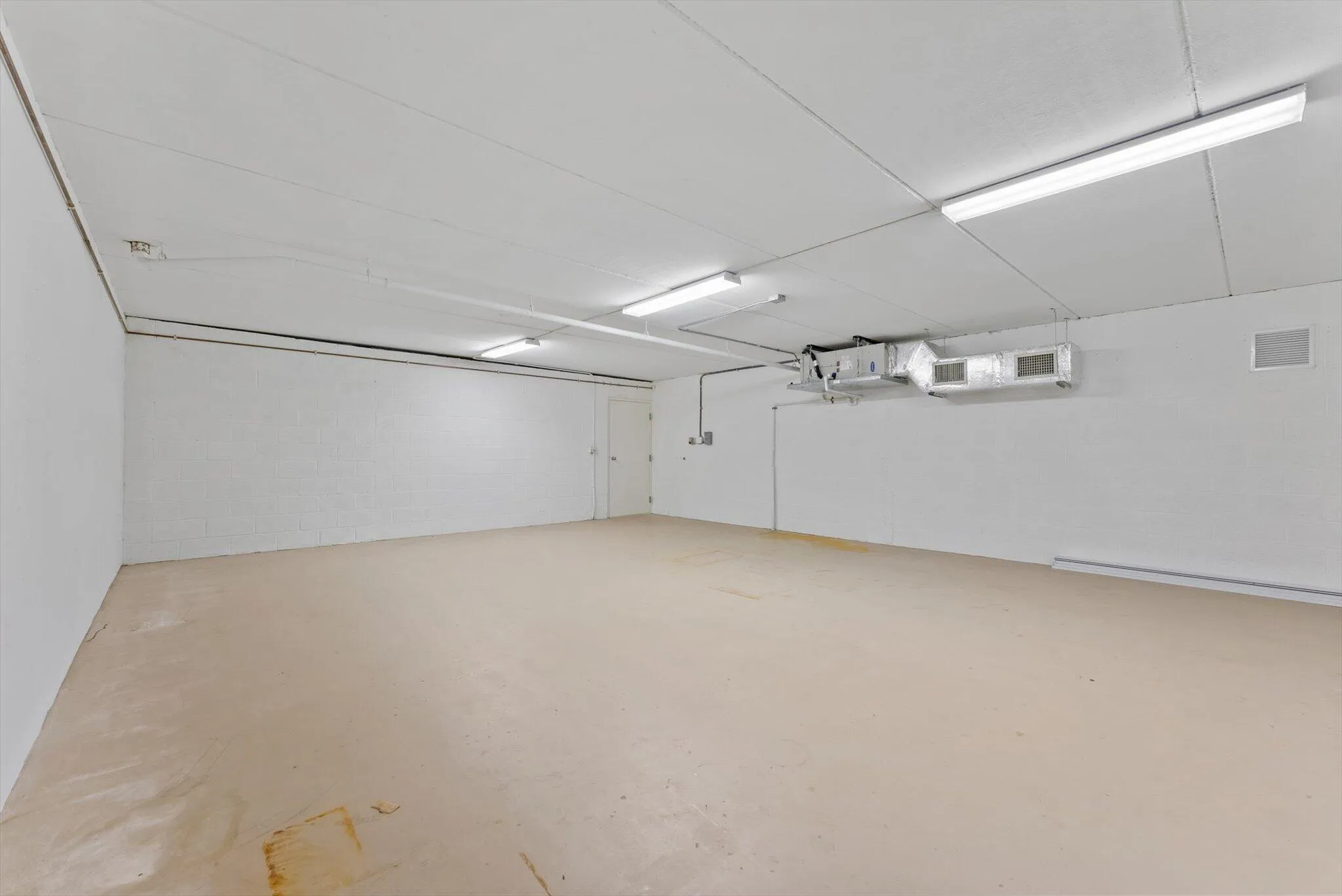 25'x25' Air Conditioned Storage/Flex Room - Can be used as gym, office, storage...