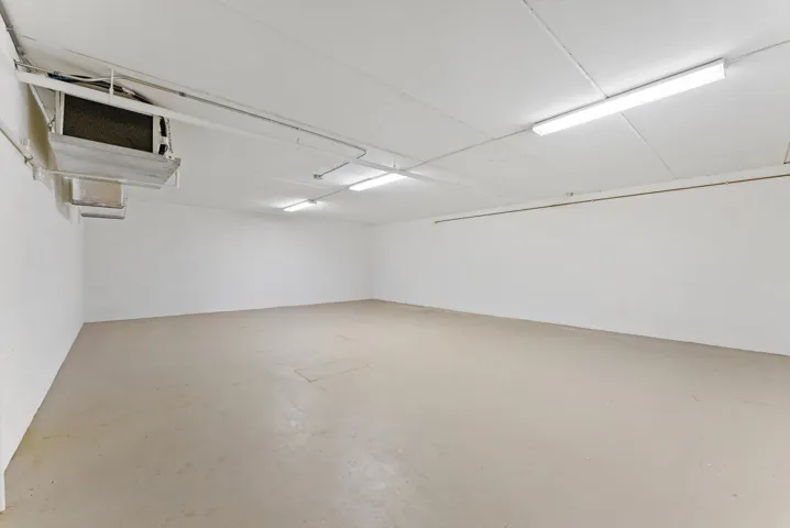 25'x25' Air Conditioned Storage/Flex Room - Can be used as gym, office, storage...