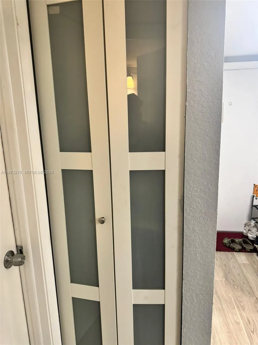 CLOSET