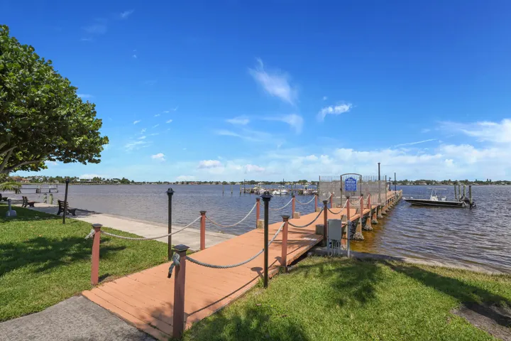 Dock