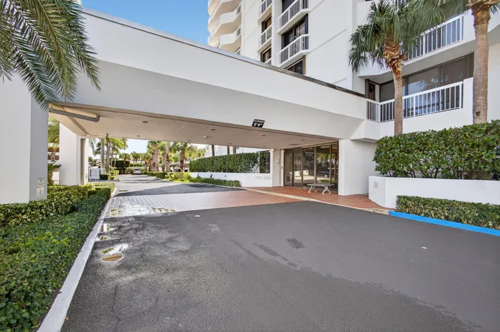 Porte Cochere