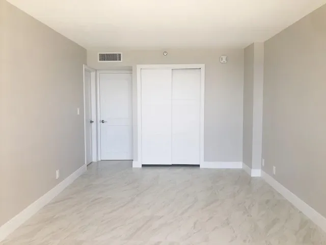 Guest Bedroom (reverse angle)