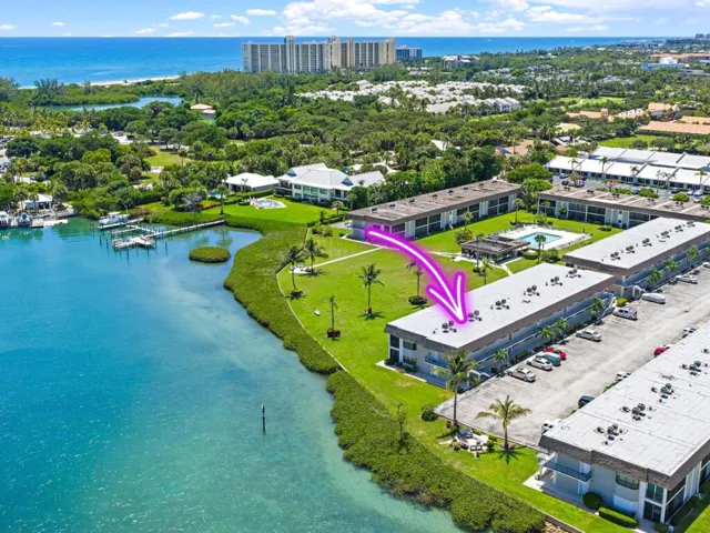Located directly on the Intracoastal blue water