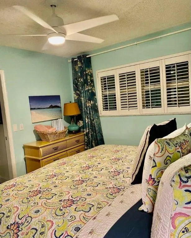 14 - bedroom