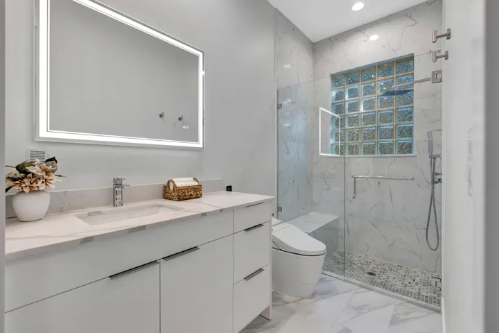 Guest Suite Bath 1