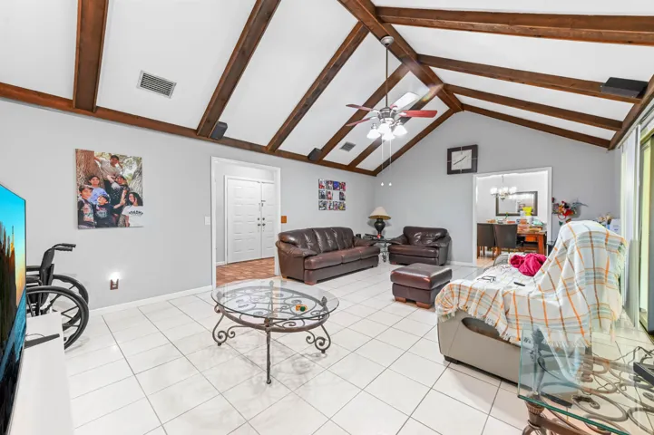 08 Dining Room 02