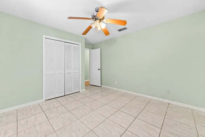 15 Bedroom 02