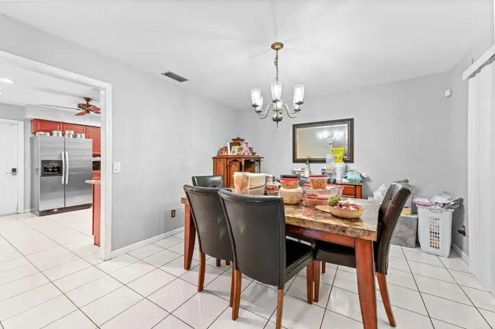 09 Dining Room 03