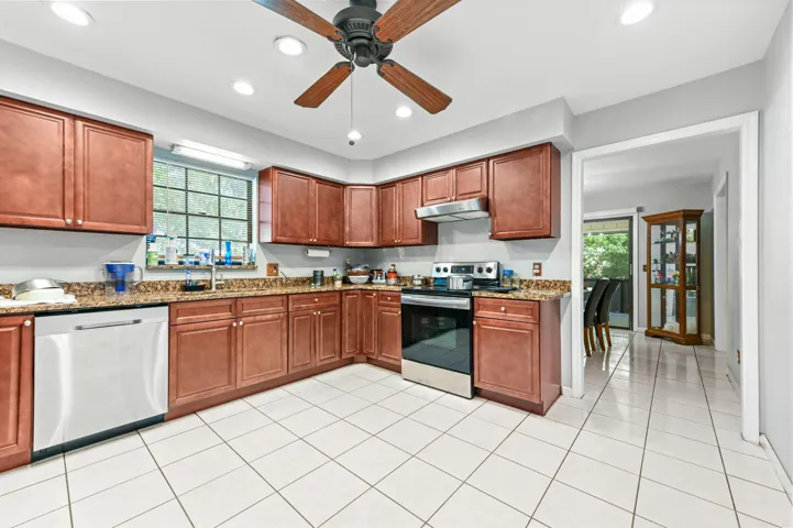 12 Kitchen 03
