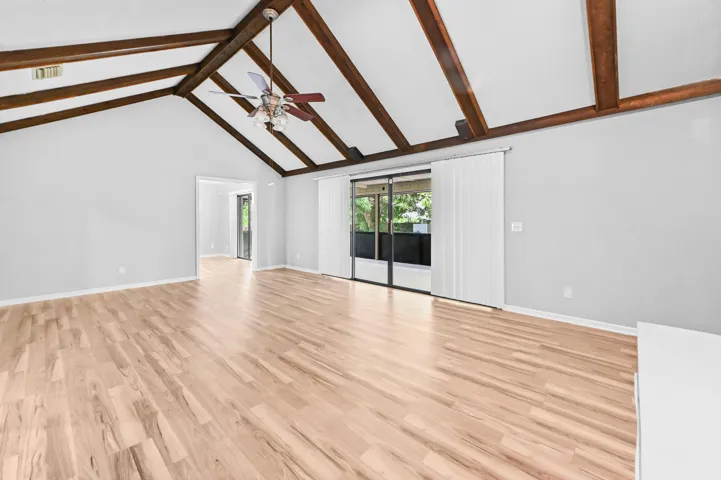 04 Living Room 02
