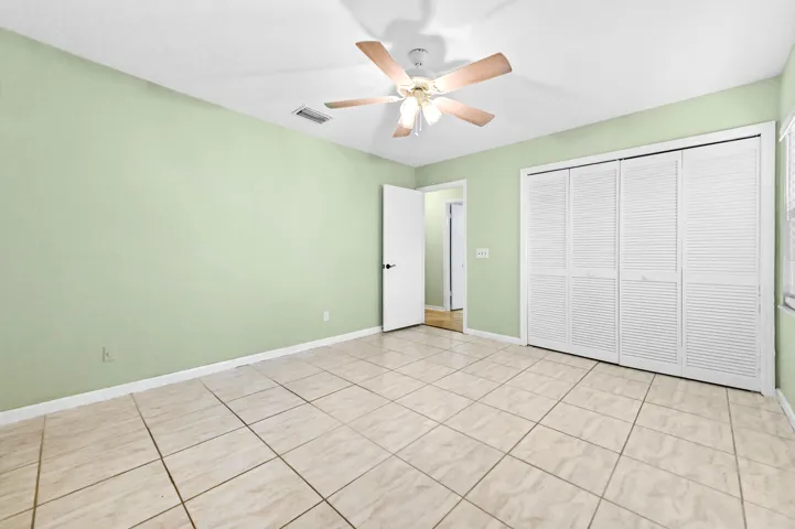 17 Bedroom 02