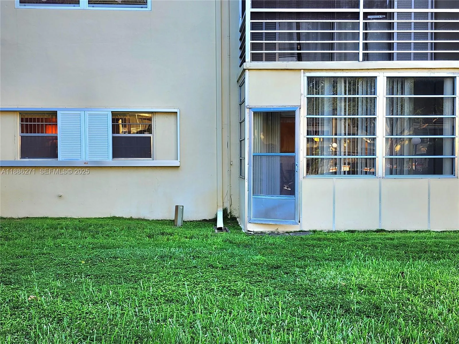 Access to Community Clubhouse, Pool, Shuffleboard & BBQs