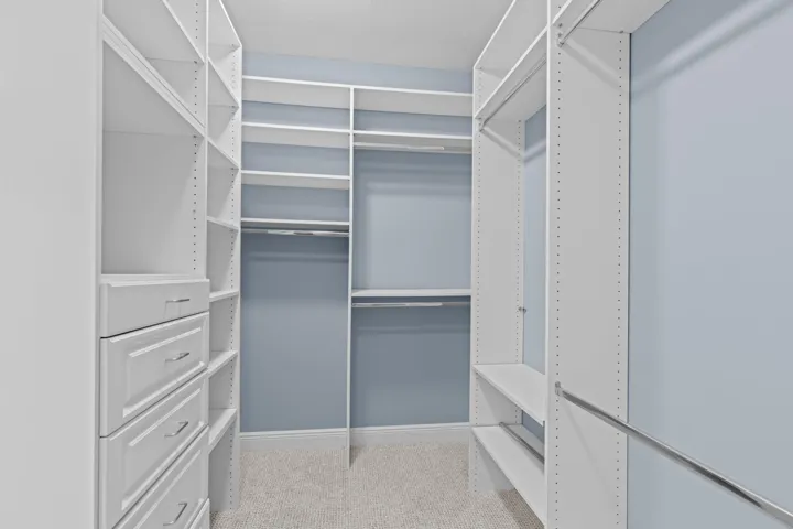 walk-in-closet