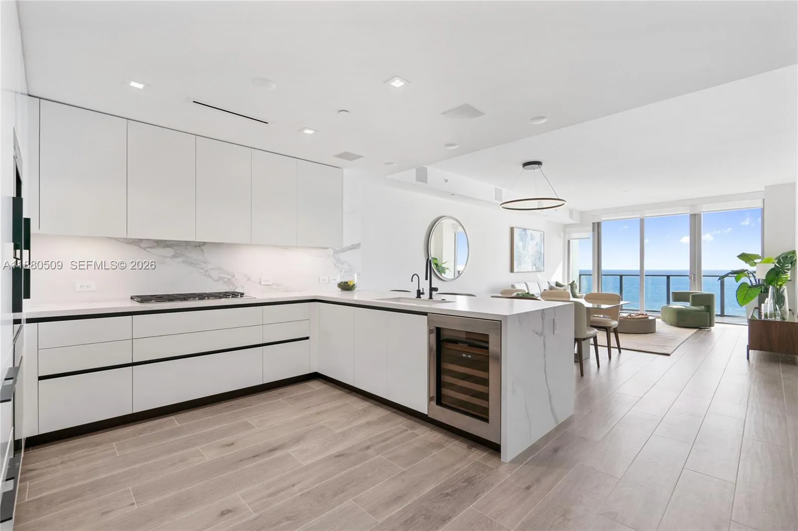 Photo 11 Photo 11