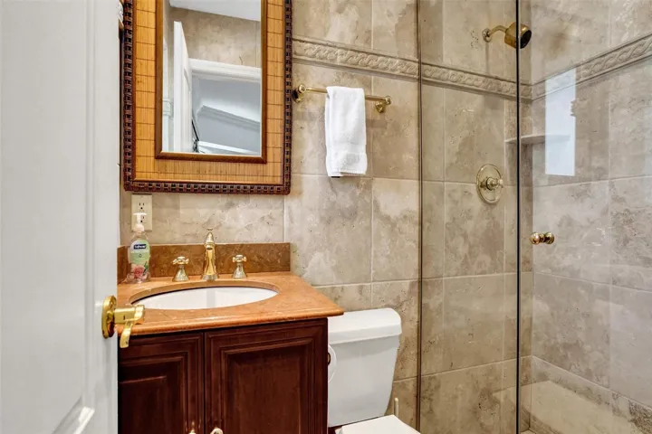 Second full guest bath.