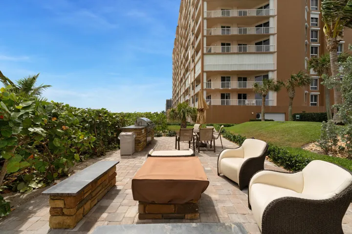 4160 N Hwy A1A Apt 703A Fort-large-056-0
